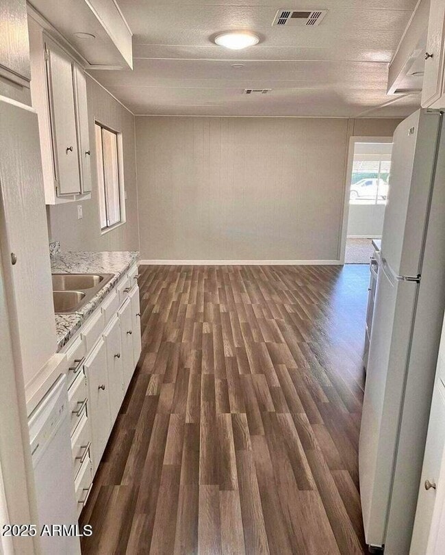 Building Photo - 2501 W Wickenburg Way