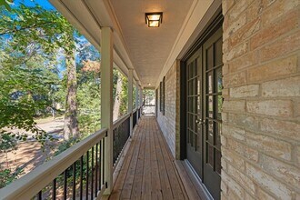 Building Photo - 3811 Woodbriar Dr