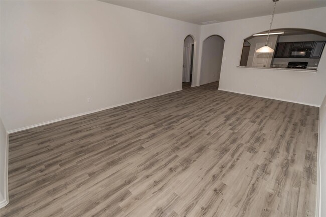 Building Photo - 3202 Primrose Dr