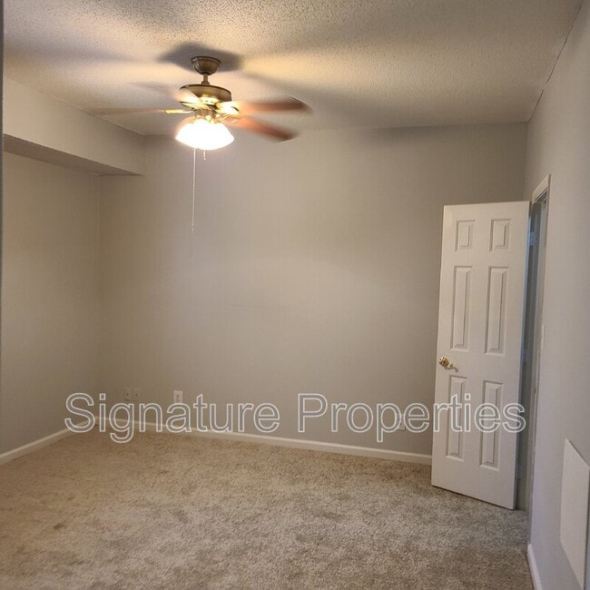 Building Photo - 830 Brassie Ln