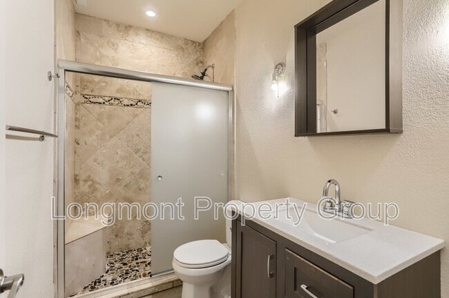 Building Photo - 907 Snowberry St