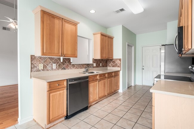 Building Photo - 2520 Stonecreek Trail