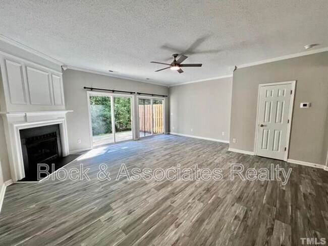 Building Photo - 412 Canyon Lake Cir