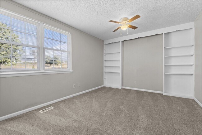 Building Photo - 1301 Neelys Bend Rd