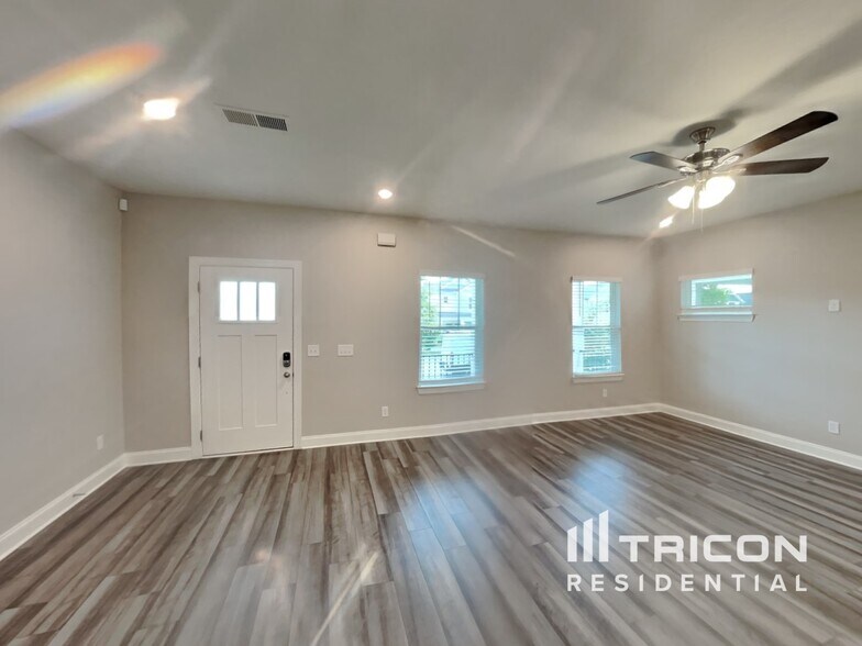 Building Photo - 644 Taylor Bend