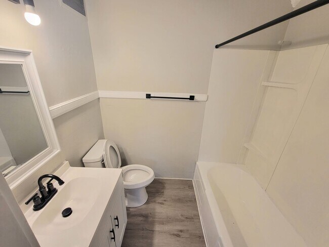 Building Photo - Stylish Uptown Charlotte 1-Bedroom 1-Bathroom — Historic Charm + 4 Weeks rent FREE (Prorated!)