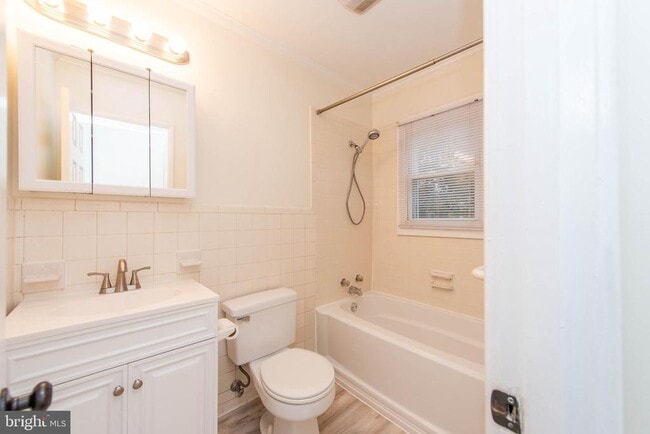 Building Photo - 919 Carroll Ave