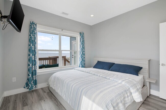 Building Photo - 486 Beatrice Point Rd