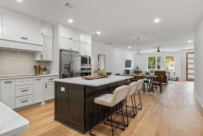 Building Photo - 4124 W Olive St