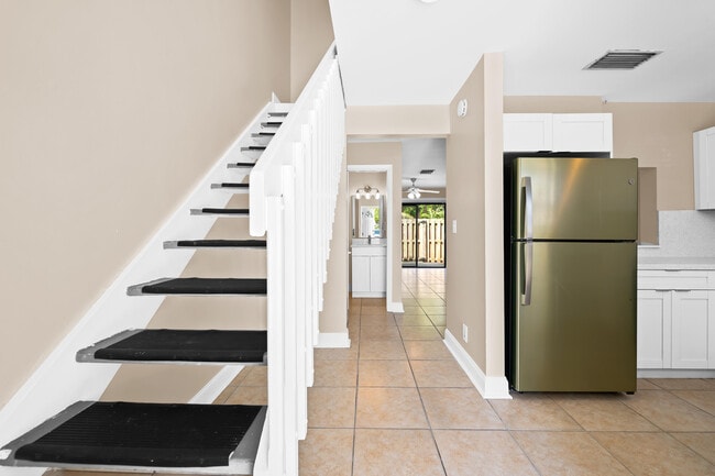 Building Photo - 3281 E Golf Blvd