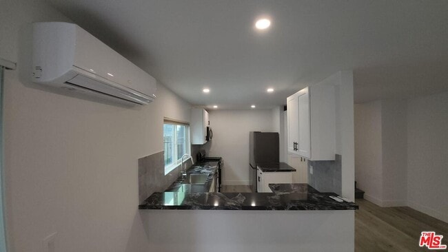 Building Photo - 1951 Selby Ave