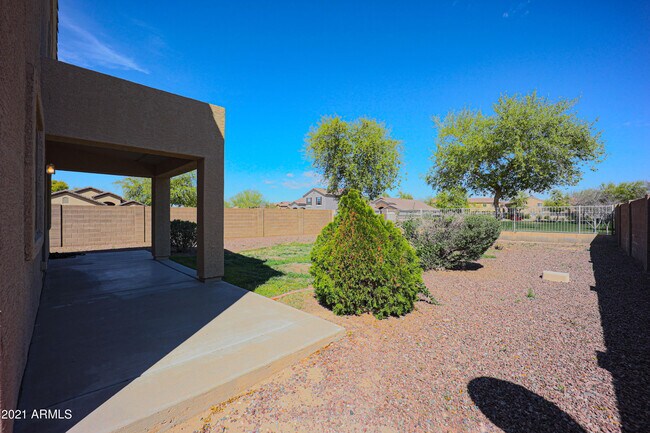 Building Photo - 10938 W Meadowbrook Ave