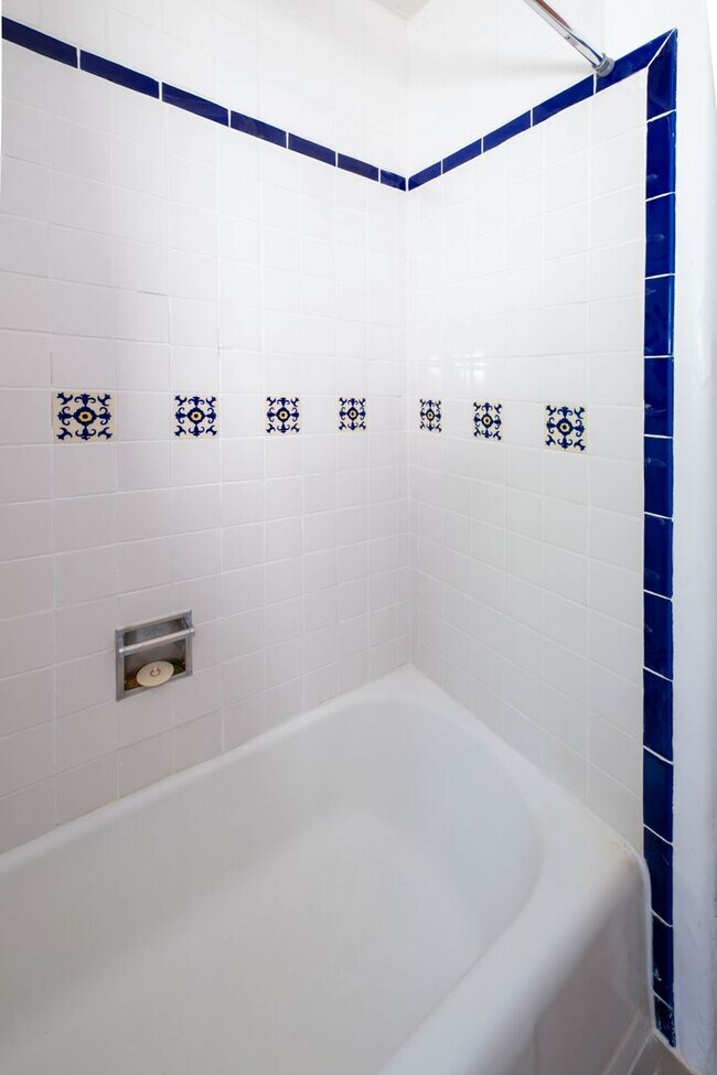 Building Photo - Charming Midtown Santa Fe Home