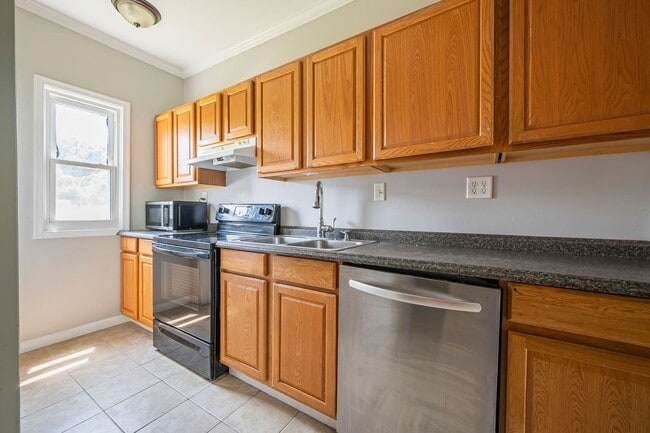 Building Photo - 4 bedroom home in Rich Creek!