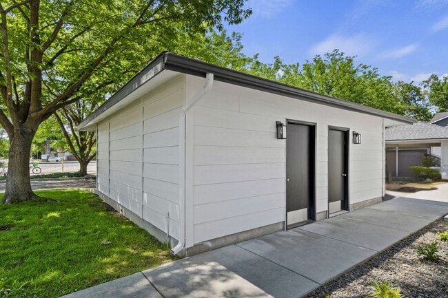 Building Photo - 3736 Rose Hill St