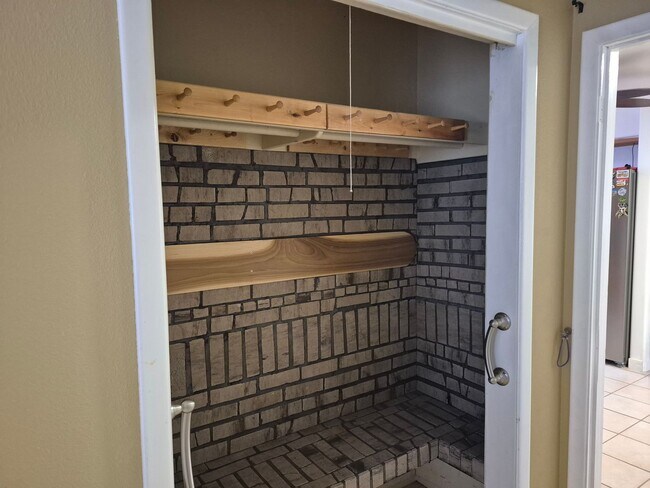 Building Photo - 1516 Lincoln Ave