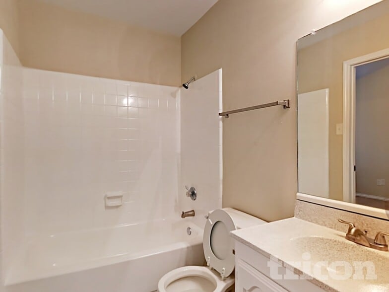 Building Photo - 7811 Bluff Trail Dr