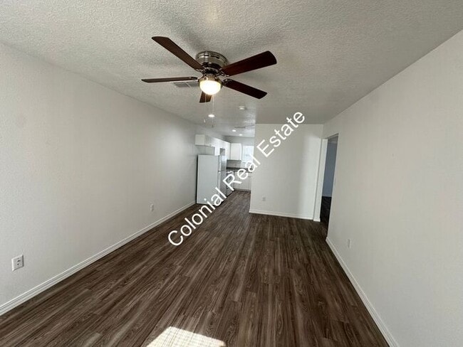 Building Photo - Spacious and updated 2 bedroom 2 bathroom apartment for rent. Central heat and air, granite count...