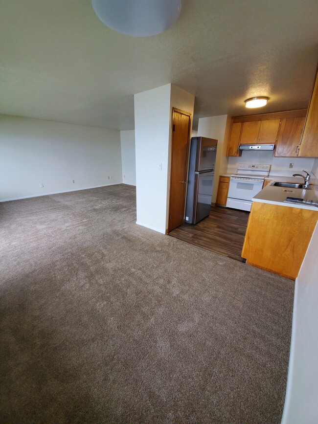 Building Photo - 250 Beach Pl