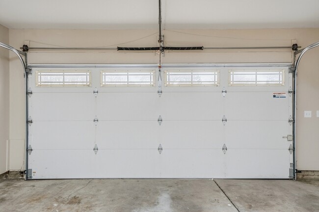 Building Photo - 2481 E Rahn Rd