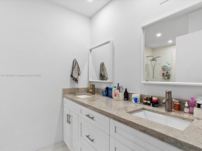 Building Photo - 3400 Emerald Oaks Dr