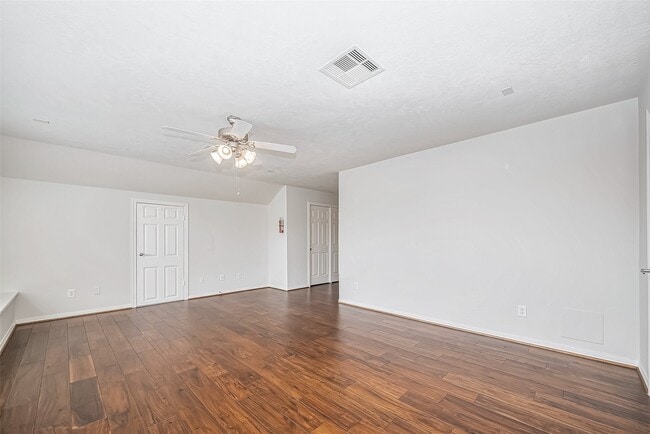 Building Photo - 1522 Olive Park