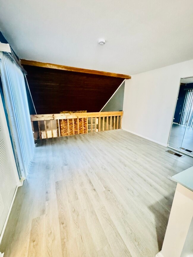 Building Photo - 3349 Beacon St