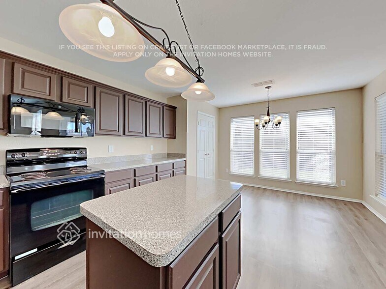Building Photo - 905 Hidden Oaks Dr