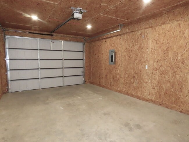 Building Photo - Bullard ISD! Gorgeous 2 Bedroom, 1 Bath Du...