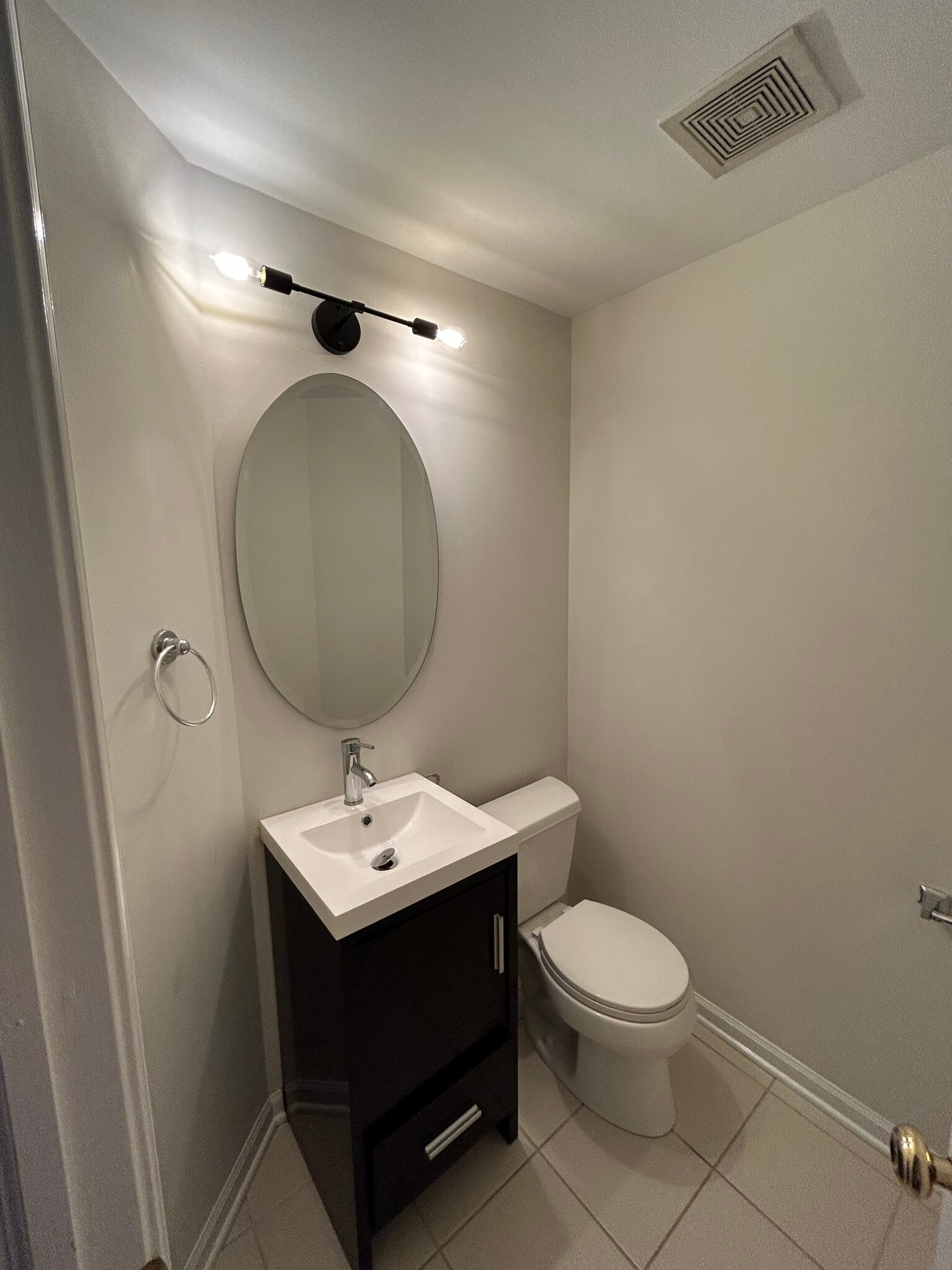 Building Photo - 2375 Chelsea Rd