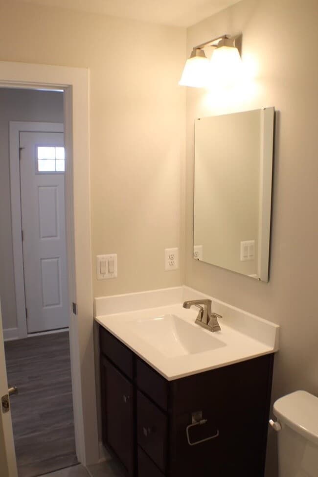 Building Photo - 109 S Peak Dr