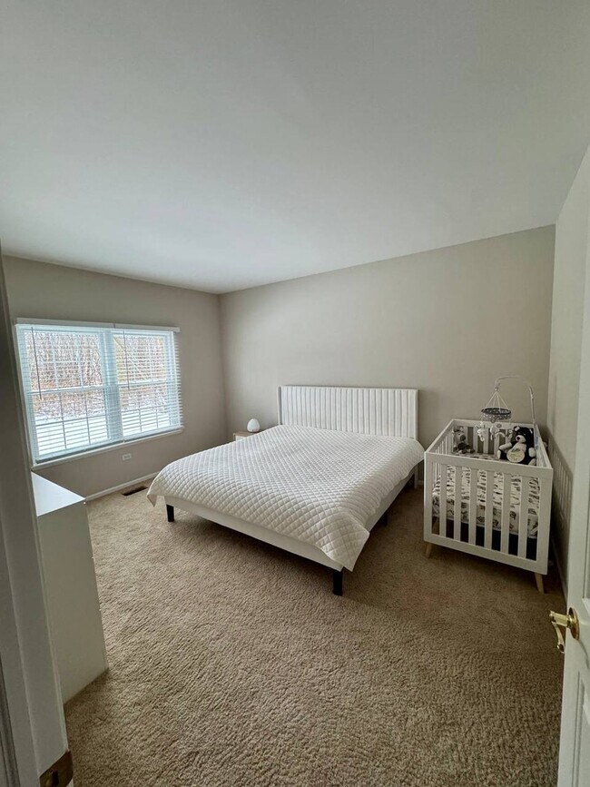 Building Photo - 5261 Pebble Ln