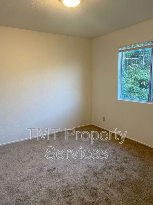 Building Photo - 228 McFarland St