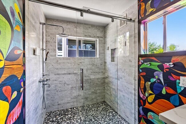 Building Photo - 1310 Harbor View Dr