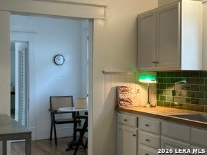 Building Photo - 2213 N Flores St