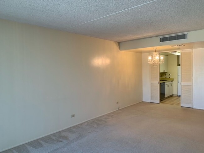 Building Photo - Harbor Square Condo - 1 bedroom, 1 bath un...