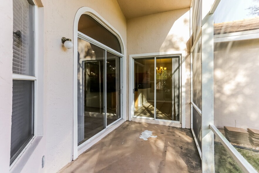 Building Photo - 12020 Glenmore Dr