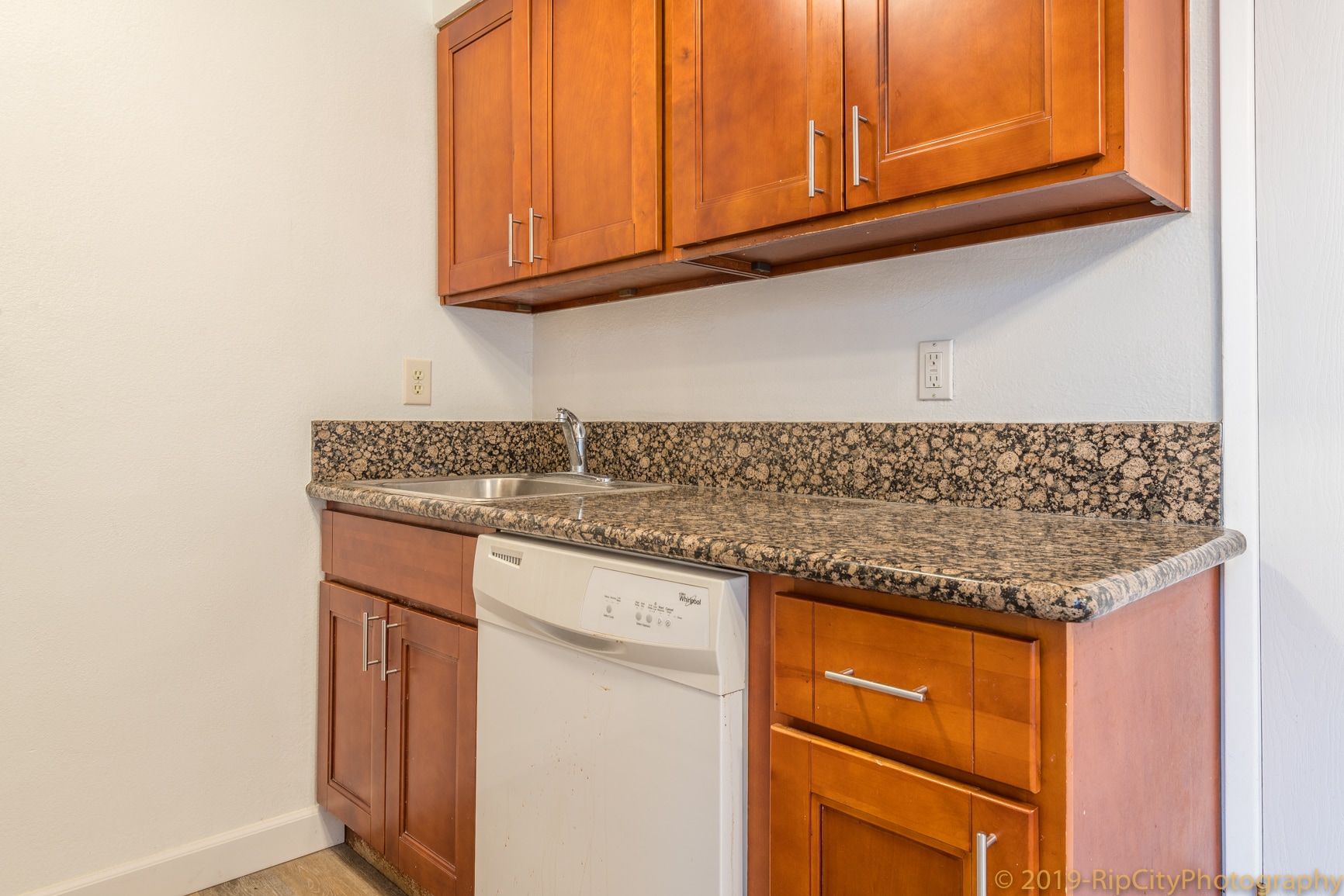 Building Photo - 9512 N Oswego Ave