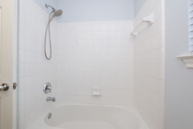 Building Photo - 7 N Regan Mead Cir