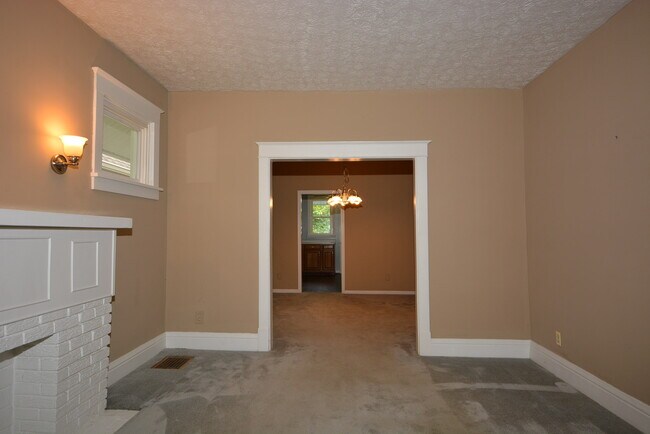 Building Photo - 2837 Hyde Park Plz