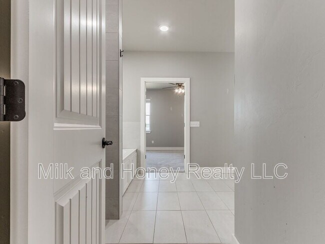 Building Photo - 3212 Hayven Cir