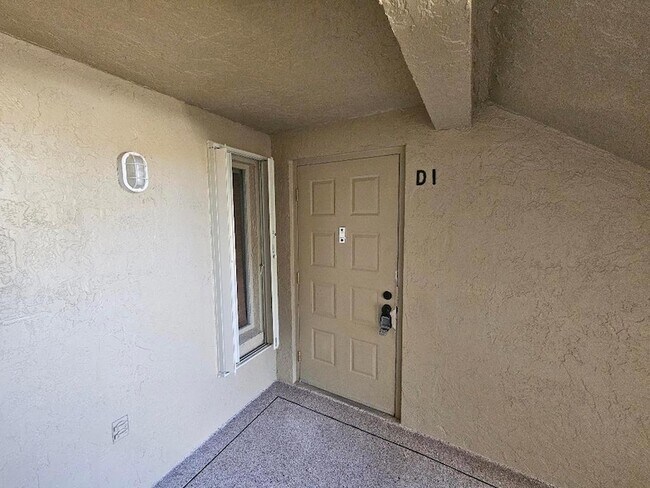 Building Photo - 706 Sunny Pine Way