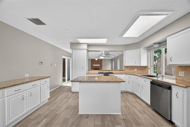 Building Photo - 16019 Parksley Dr