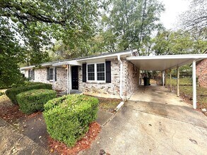 Building Photo - ** 3 Bed 2 Bath located off Virginia Loop ...