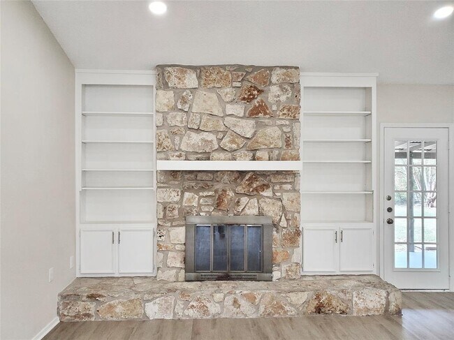 Building Photo - 9512 Meadowheath Dr