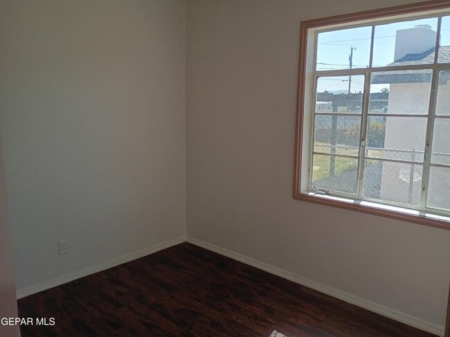 Building Photo - 4704 Clifton Ave