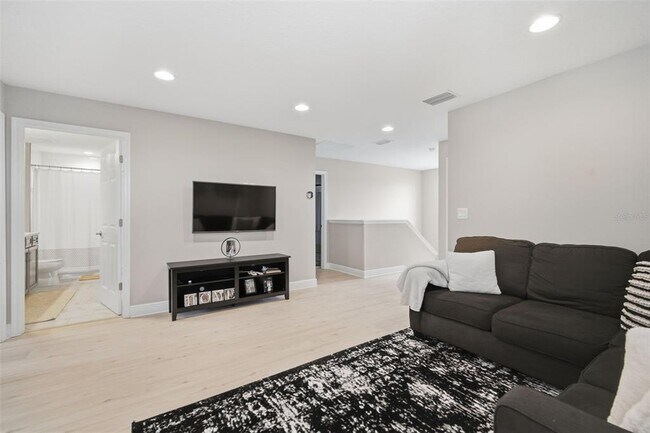 Building Photo - 6396 Roadstead Ct