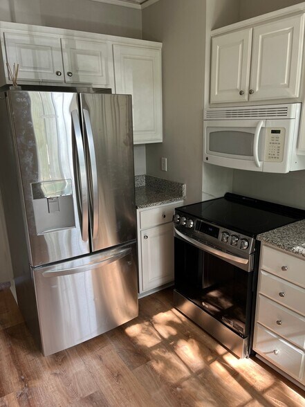 Building Photo - 1700 N Elm St