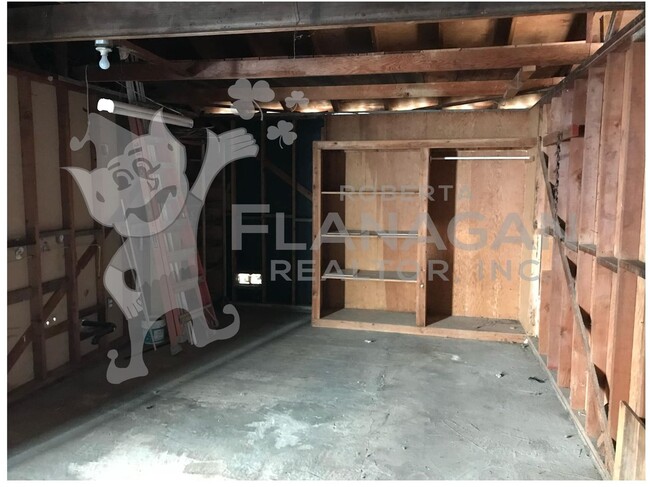 Building Photo - 3 Bed 2 Bath