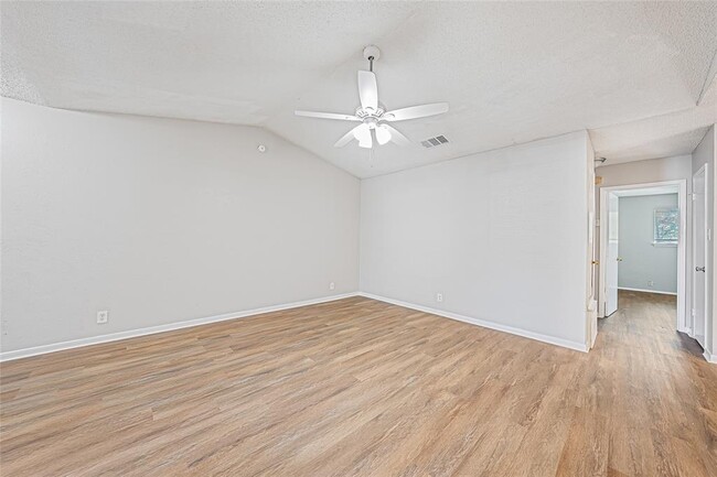 Building Photo - 1213 Dobie Dr